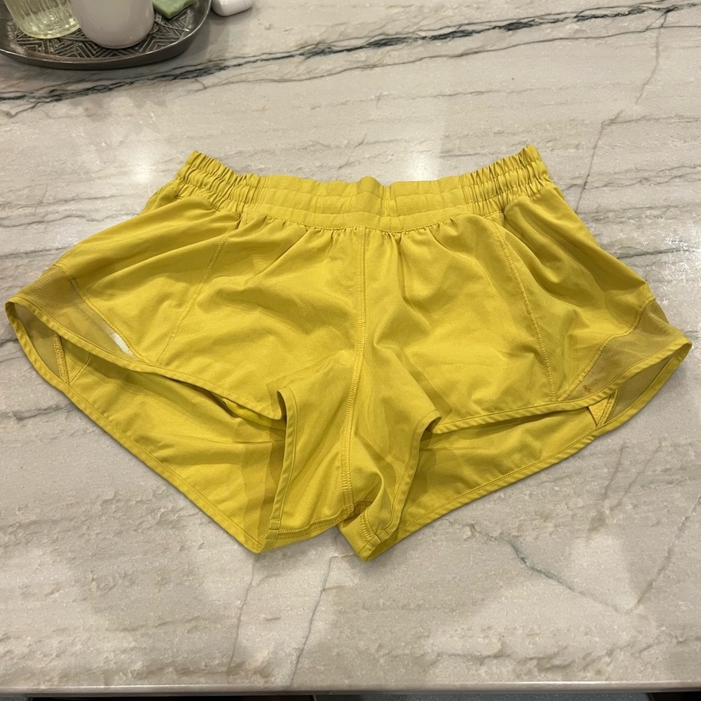 yellow lululemon hotty hot low-rise lined short 2.5” size 8
